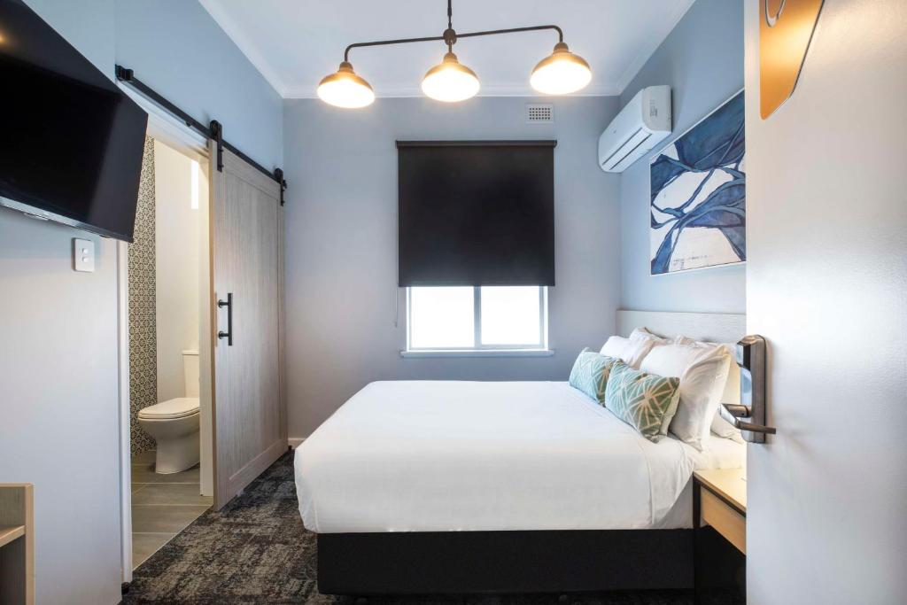 Nightcap at Rex Hotel Review