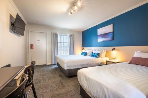 Nightcap at Riverside Hotel - Riverside Hotels Convenient Location