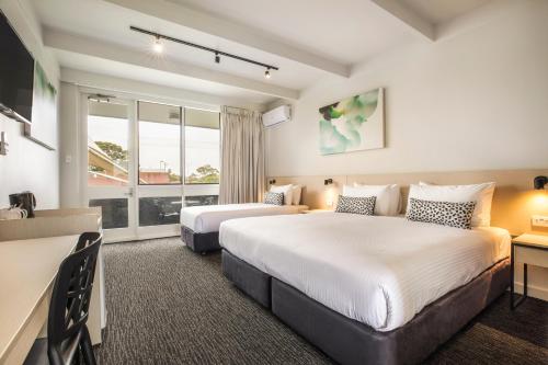 Nightcap at Seaford Hotel - Convenient Location