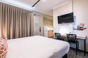 Nightcap at Wanneroo Tavern - Location and Accessibility