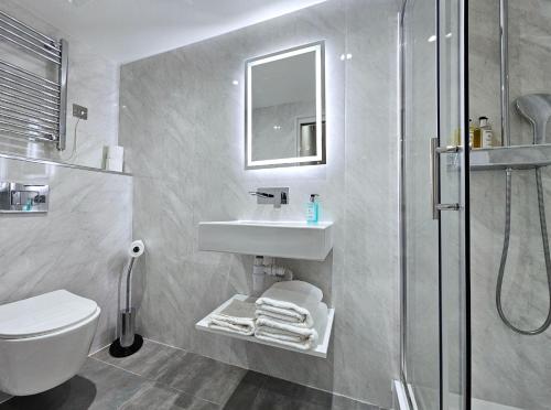 NOX Hyde Park - Location Convenience