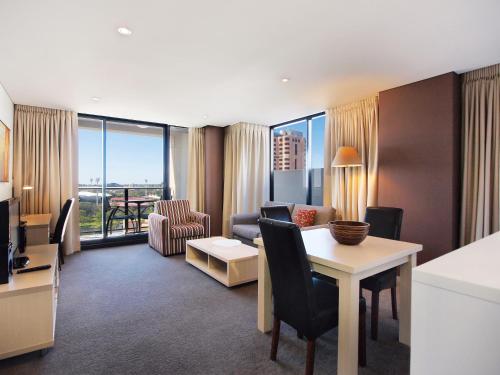 Oaks Adelaide Horizons Suites - Excellent Location