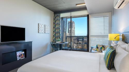 Oaks Melbourne on William Suites Review - Accommodation Details