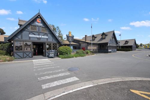 Olde Tudor Hotel - Accommodation Types and Amenities