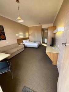 Opal Inn Hotel, Motel, Caravan Park - Amenities and Services