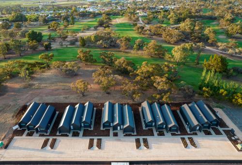 Par Five Shacks - Accommodation Features