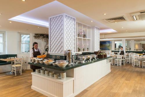 Park International Hotel - Amenities and Services