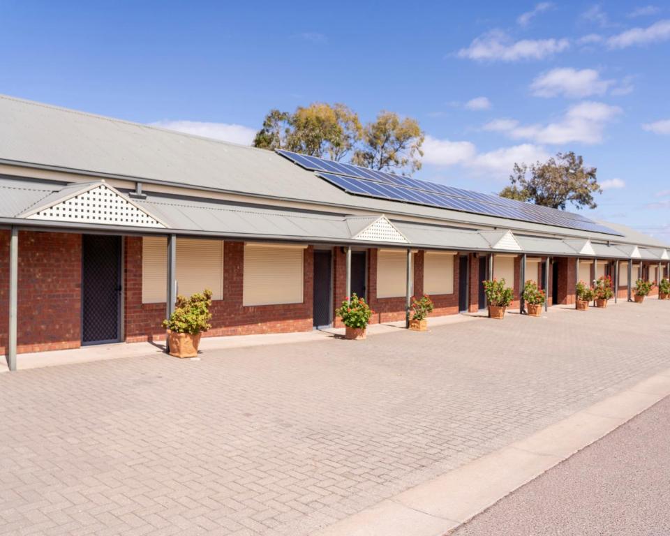 Pastoral Hotel Motel Review
