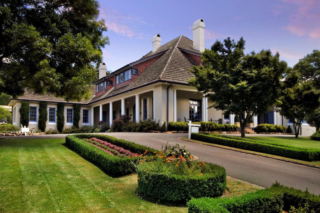 Peppers Manor House - Accommodation and Amenities