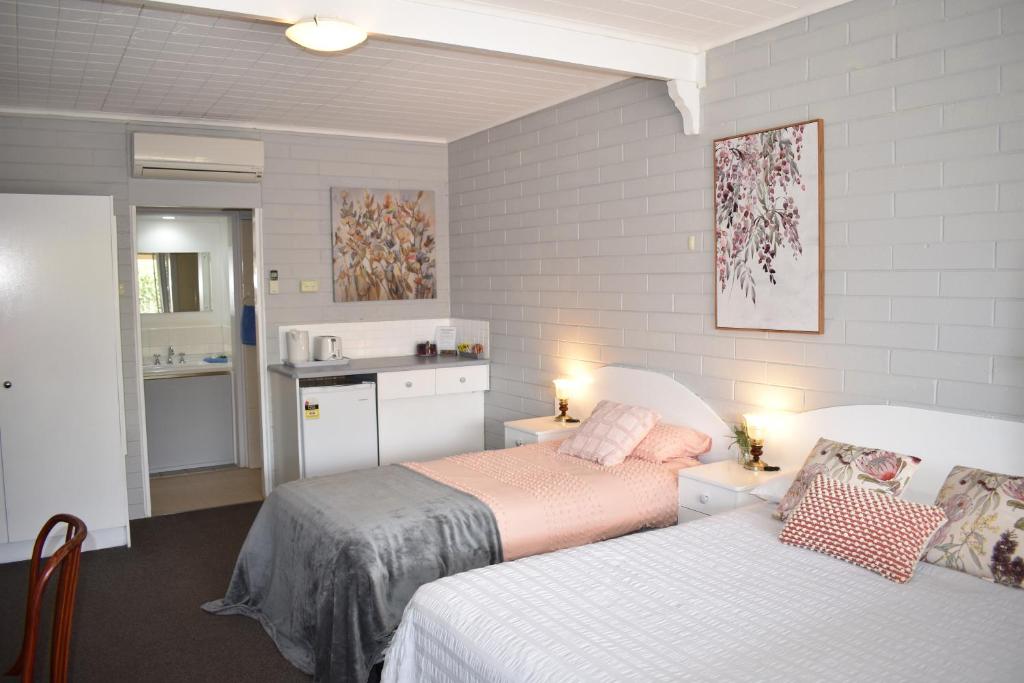 Peterborough Motel Review