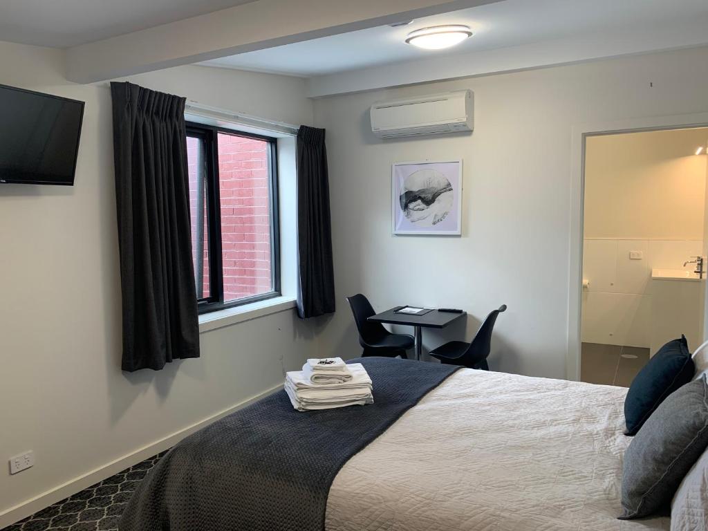 Queens Arms Hotel Review