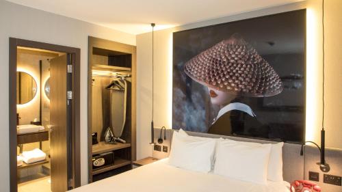 Radisson RED London Greenwich The O2 - Accommodation and Amenities