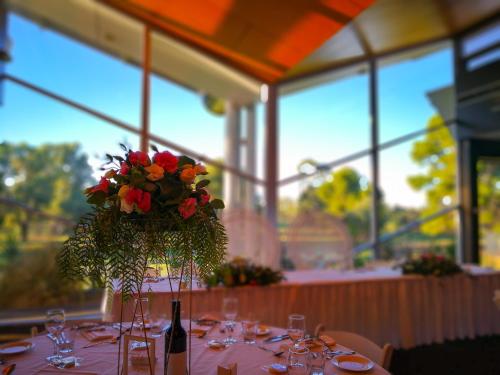 Renmark Country Club - Accommodation and Facilities