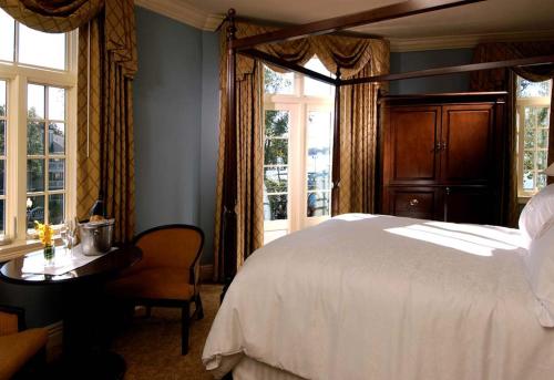 River Inn of Harbor Town - Captivating Riverside Location