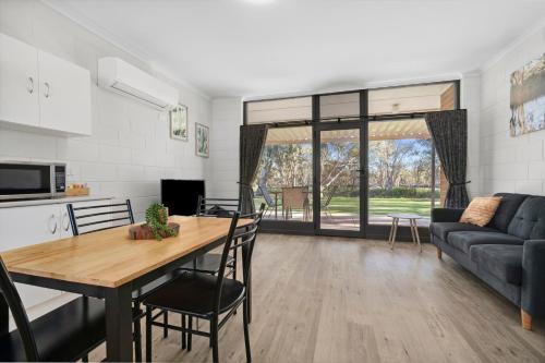 Riversands Rest Accommodation Paringa - Coobah Cottage - Accommodation Details
