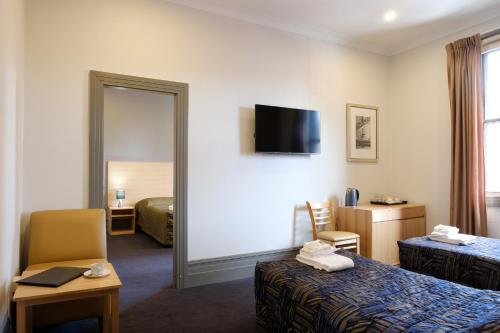 Royal Exhibition Hotel - Convenient Location