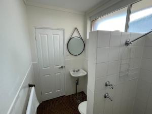 Royal Hotel Motel Scone - Room Types and Amenities