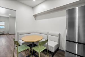Seaport Suites - Room Amenities and Property Highlights
