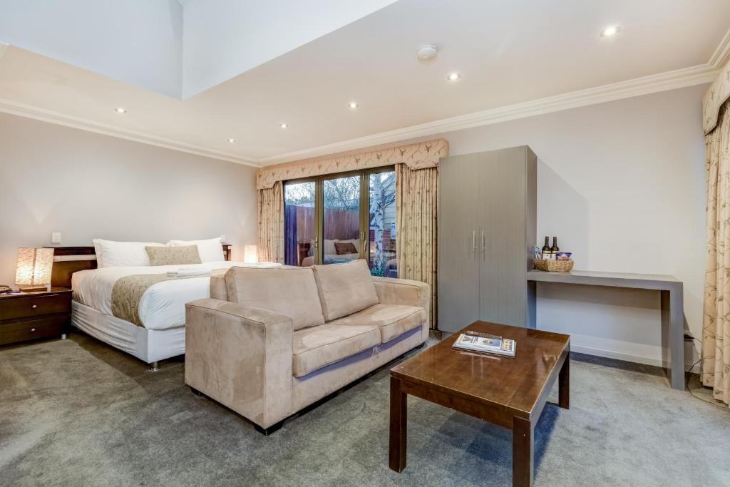 Seymours On Lydiard Review