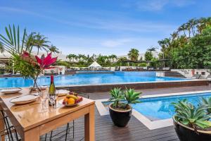 Shangri-La The Marina, Cairns - Accommodations and Amenities