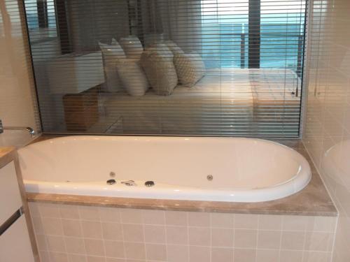 Soul Surfers Paradise 3 Bedroom Beach Apartment Review