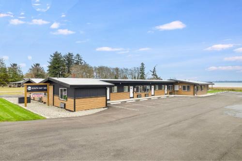 South Bay Inn - Room Types and Amenities