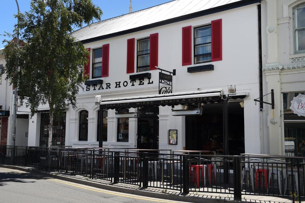 Star Bar Cafe & Hotel - Guest Ratings and Reviews