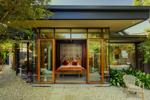 Sticky Rice Villas - Villa Options and Amenities