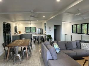 Stonewood Views - Accommodation Details