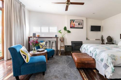 Studio South Port - Lush Private Oceanfront Studio Apartment - Accommodation Details