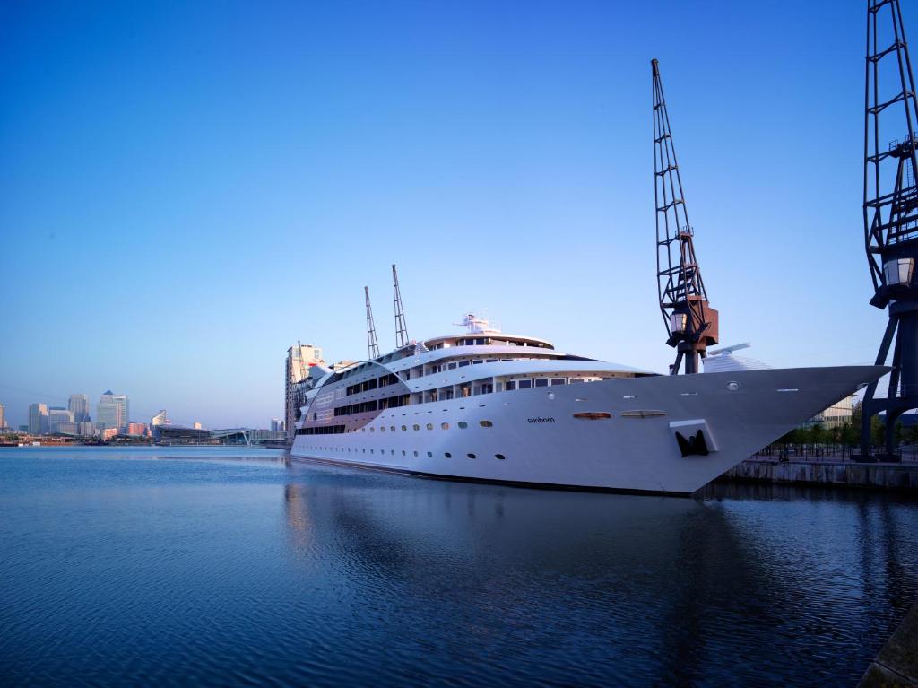 Sunborn London Yacht Hotel - Accommodations and Amenities
