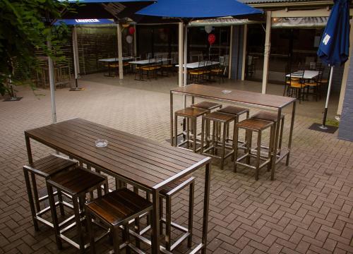 Sunnyside Tavern - Location and Accessibility