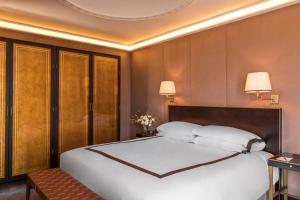 Sunset Tower Hotel - Accommodation and Room Amenities