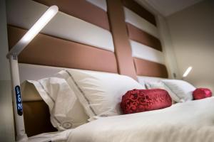 Swan River Hotel - Amenities and Facilities