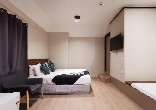 Sydney Crecy Hotel - Room Types and Amenities