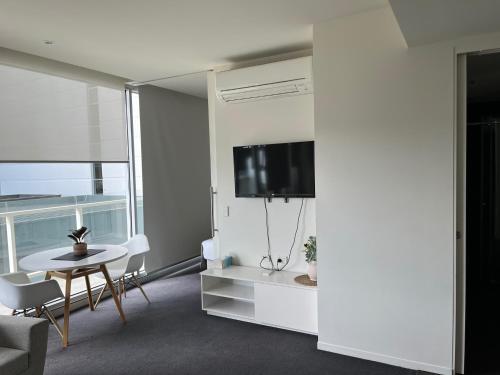 Tashas Apartments on Warwick Review