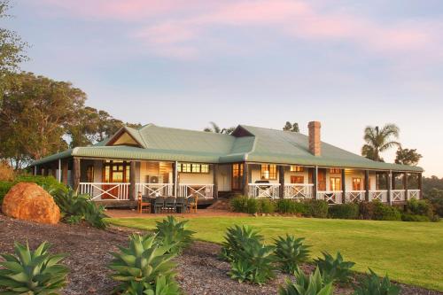 The Farmhouse - Accommodation Details