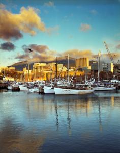 The Henry Jones Art Hotel - Luxurious Rooms With Water Views