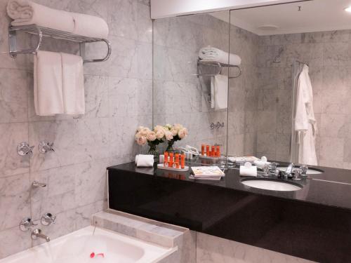 The Hotel Windsor - Accommodation and Amenities