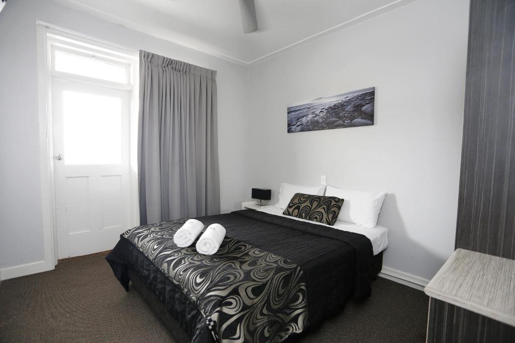 The Lakes Hotel Review