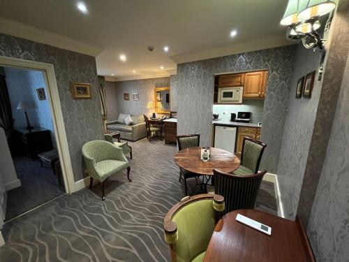 The Leonard Hotel - Amenities and Facilities