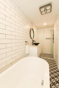 The Manor Basket Range - Accommodation Features