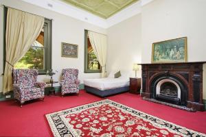 The Old Priory - Spacious, Leafy Grounds