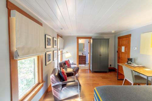 The Outlook Lodge - Location and Attractions