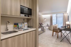 The Quarters Swiss Cottage - Accommodation and Amenities