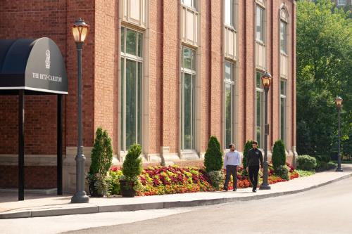 The Ritz-Carlton, St. Louis - Room Types and Amenities