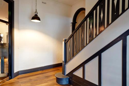 The Royal Hotel, Drouin - Location and Accessibility