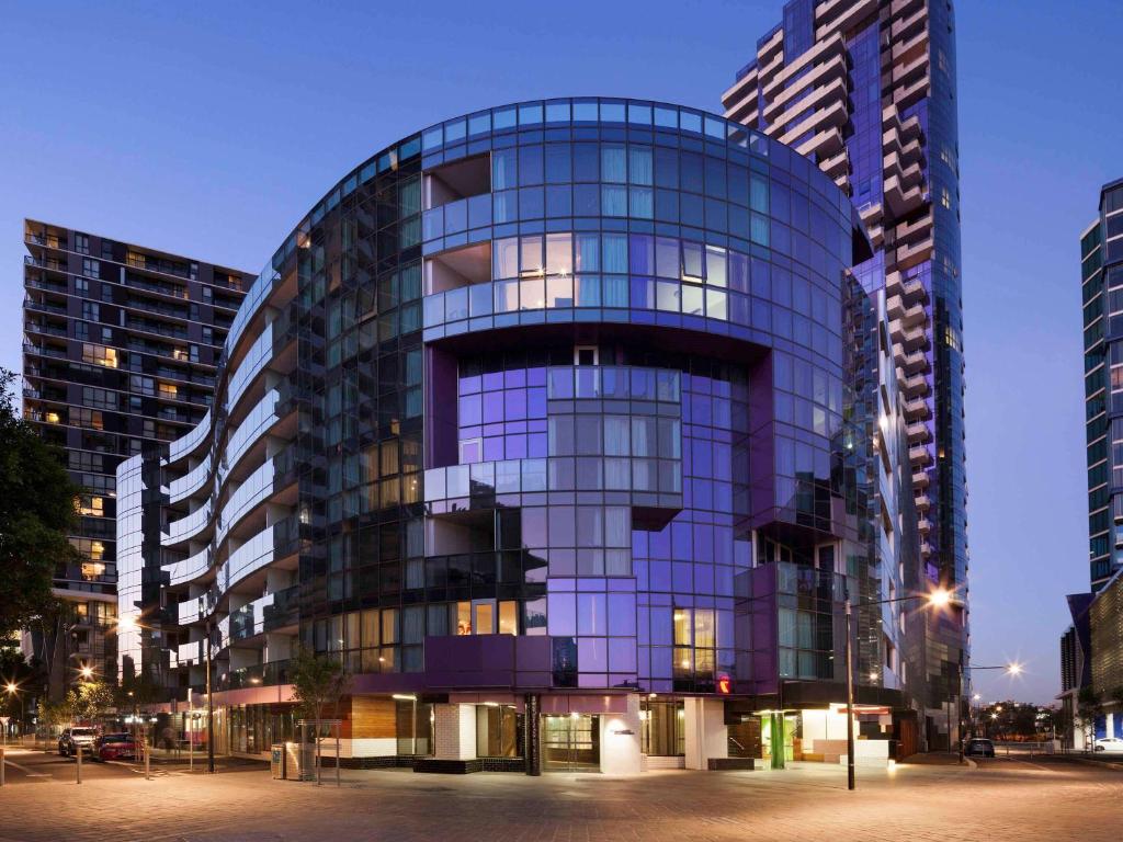 The Sebel Melbourne Docklands Hotel Review - Unparalleled Amenities and Facilities