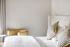 The Stirling Hotel - Rooms and Accommodations