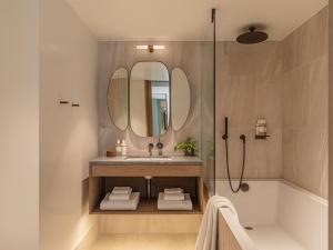 The Stratford Hotel London - Amenities and Facilities